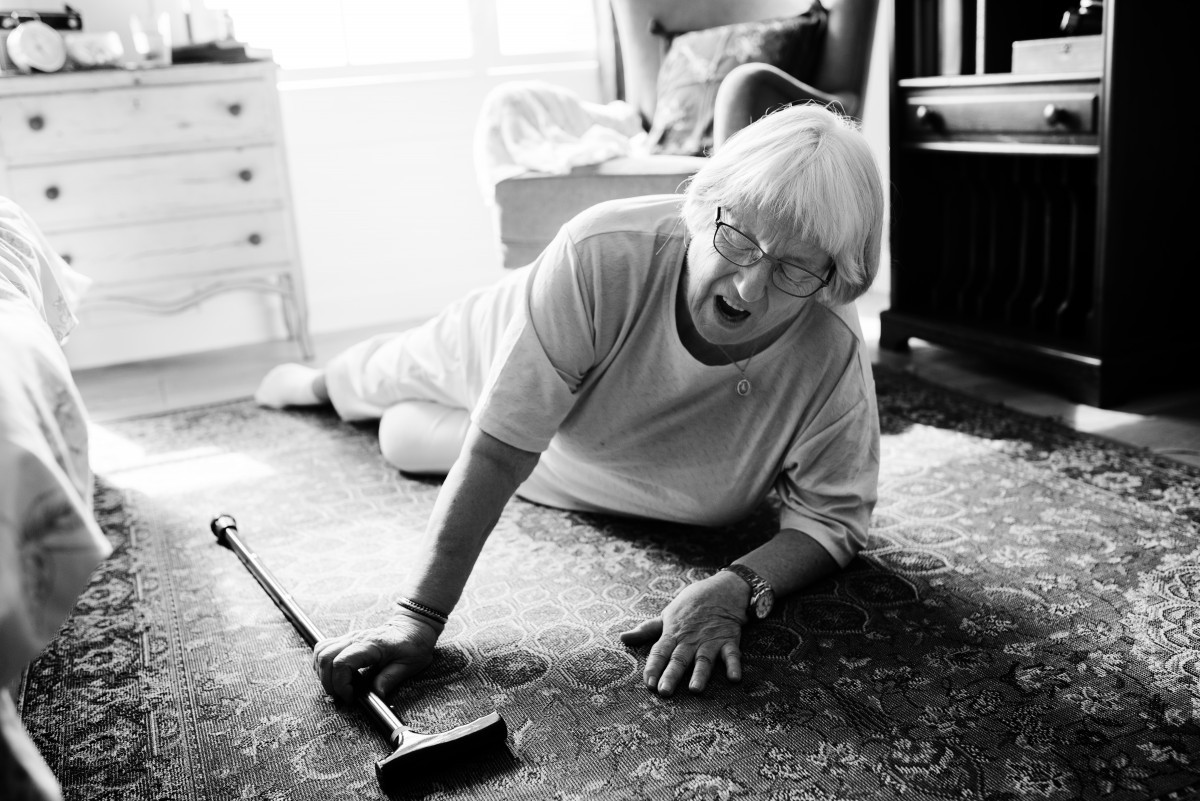 elderly-woman-fell-on-the-floor