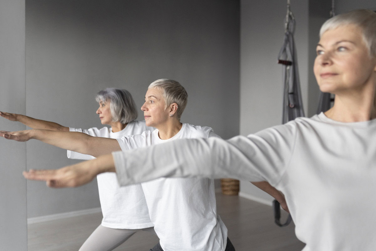 pilates senior women exercises gym focus mats